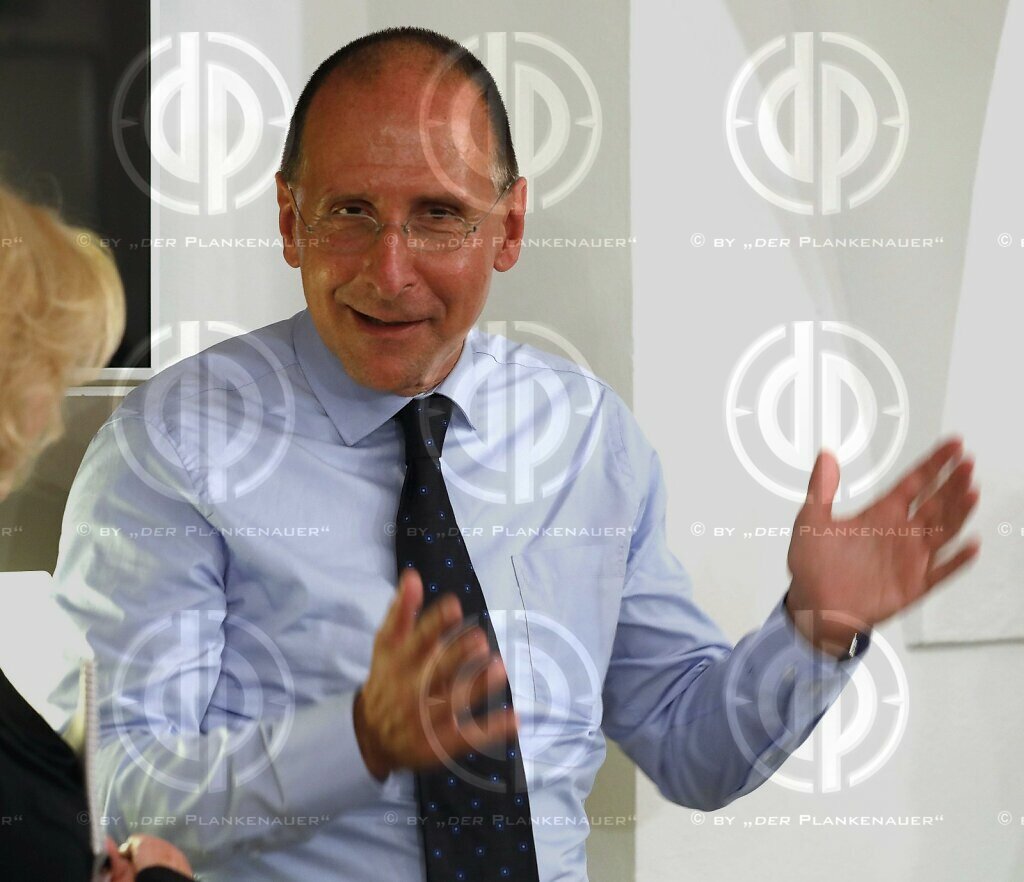 Univ.-Prof. Dr. Peter FILZMAIER im Presseclub 